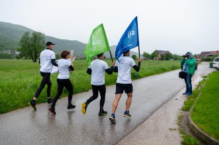KLJUB KISLEMU VREMENU JE SLOVENSKA OLIMPIJSKA BAKLA V BOROVNICO PRINESLA OLIMPIJSKI ŽAR 18